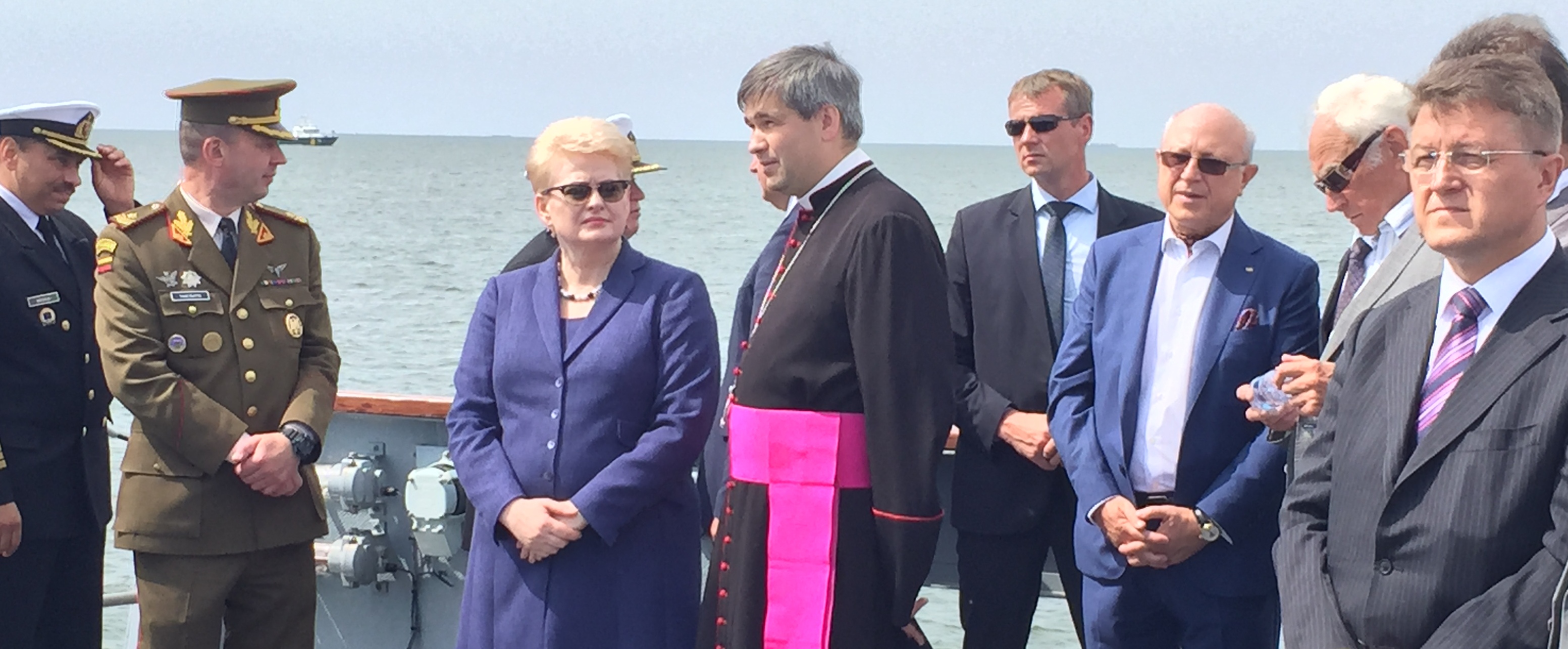 Prezidentė Klaipėdoje dalyvavo vainikų nuleidimo žuvusiesiems jūroje ceremonijoje