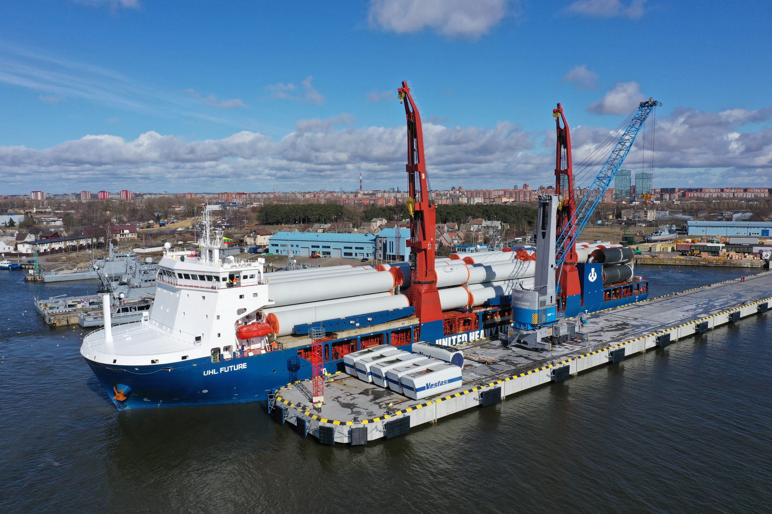 Extraordinary wind cargo shipment